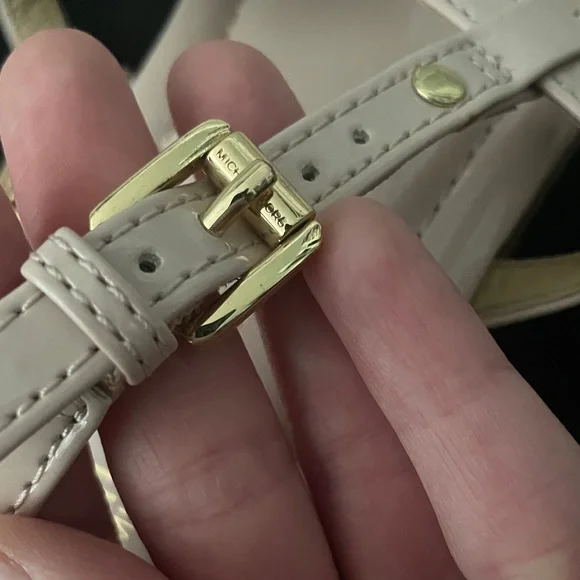 Michael Kors Blush Sandals with Gold Emblem - Picture 9 of 12